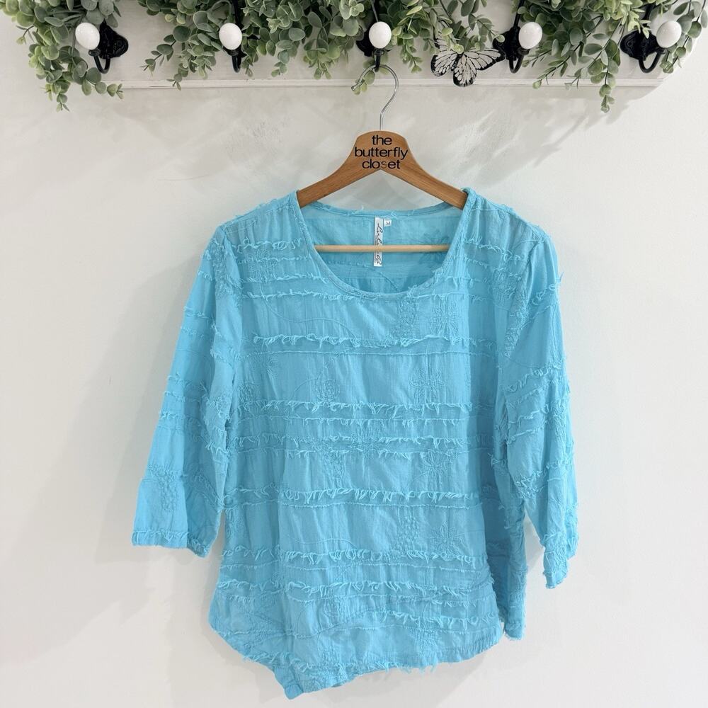 Lulu B Textured Boho 3/4 Sleeve Blouse Blue Asymmetrical Hemline Size M 183098